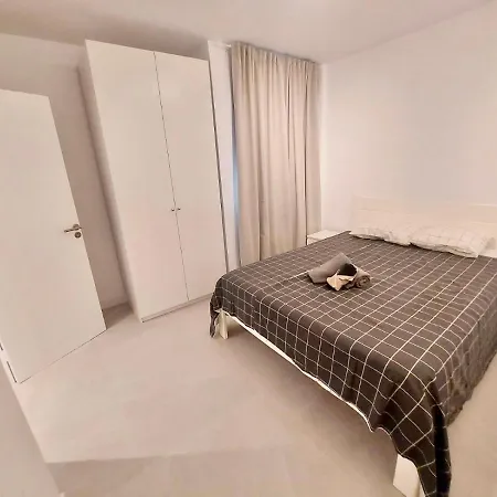 Surfers Apartment *
