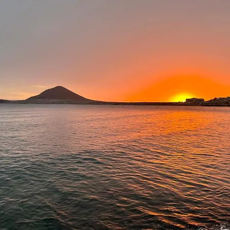Surfers Daire El Médano